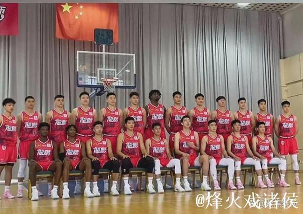 广州男篮社媒分享新赛季球队定妆照:新赛季各式各样的组合 广州男篮社媒分享新赛季球队定妆照:新赛季各式各样的组合